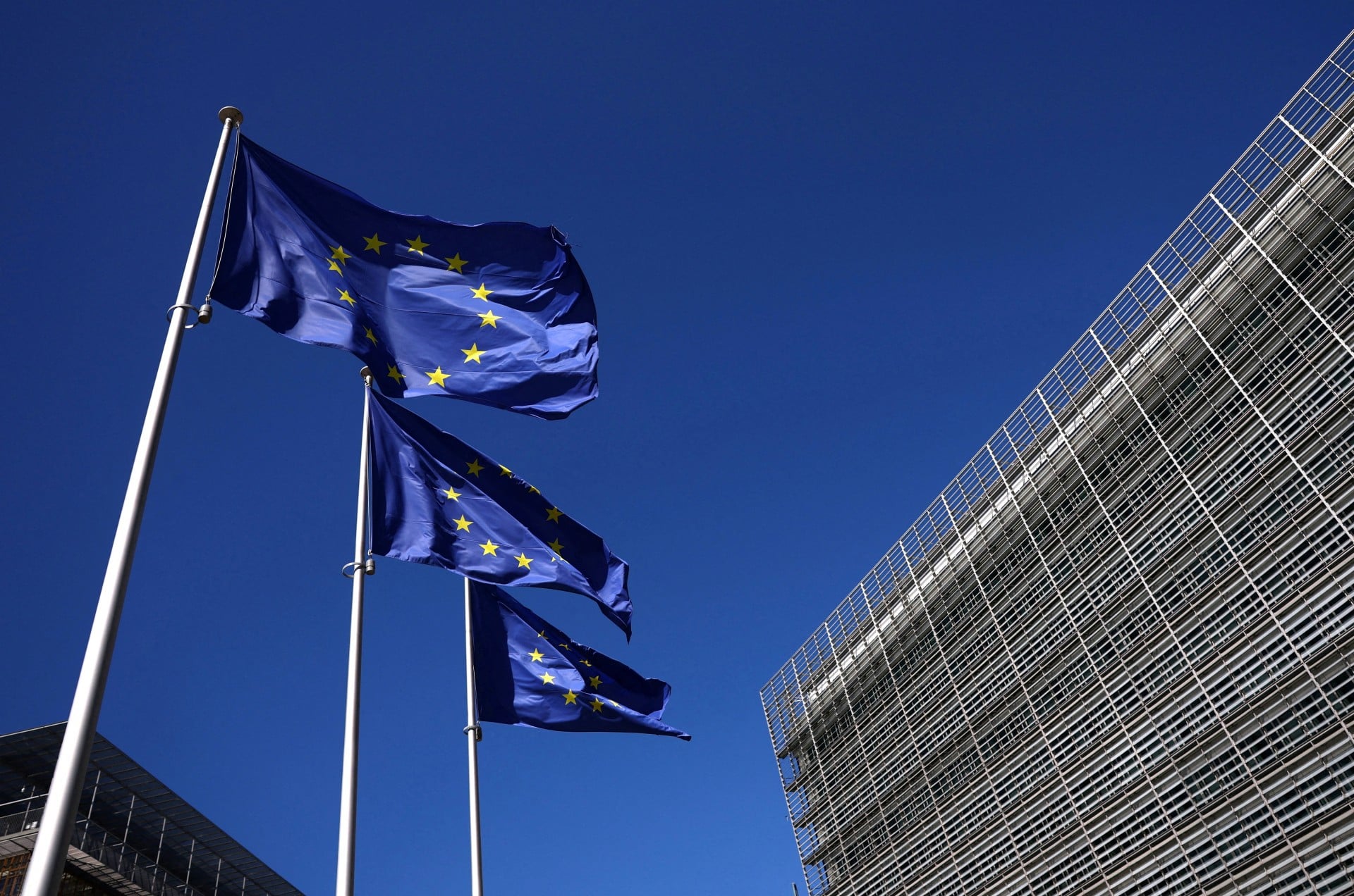 Επιστολή Κομισιόν: Απαγορεύεται κάθε εμπόριο ρωσικού LNG από το 2027 για τους φορείς εκμετάλλευσης της ΕΕ