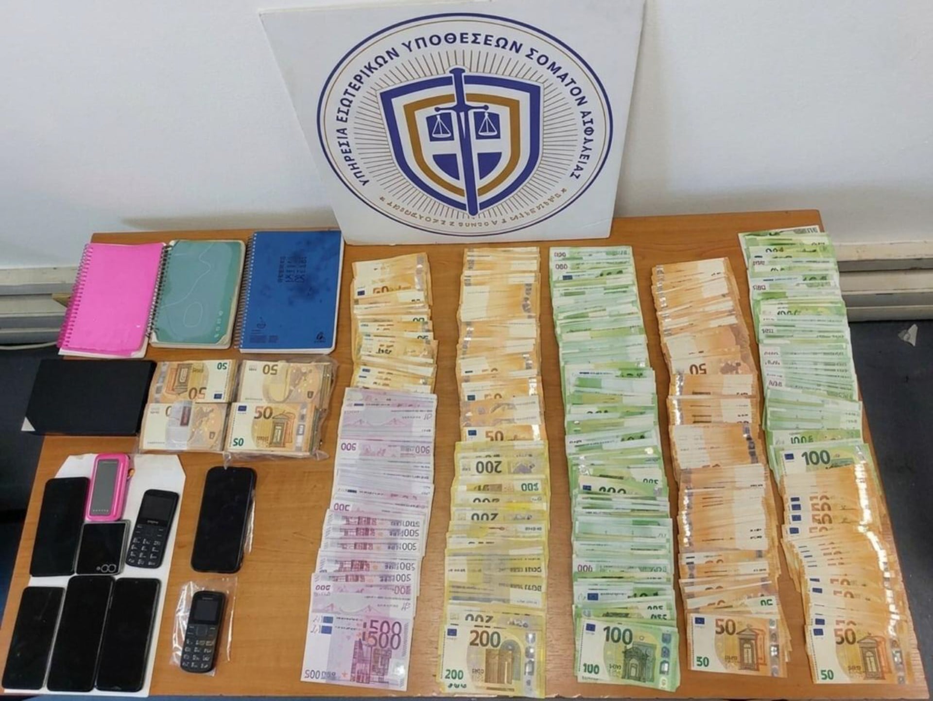 Αστυνομική έφοδος σε πολεοδομίες της Αττικής – Ποινική δίωξη σε έξι συλληφθέντες