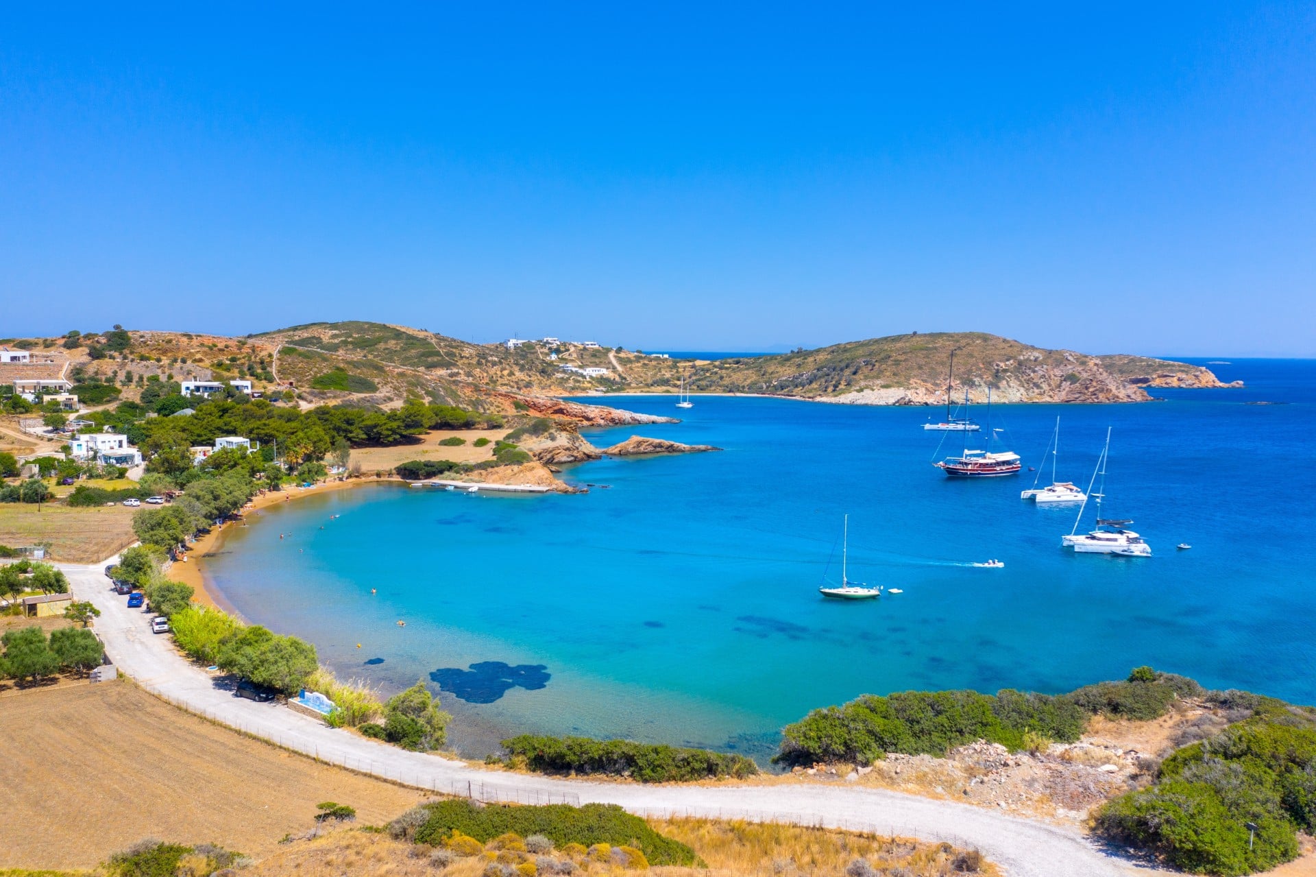Times: Το ελληνικό νησί που συνδυάζει τη μυθική γοητεία με τις τιρκουάζ παραλίες