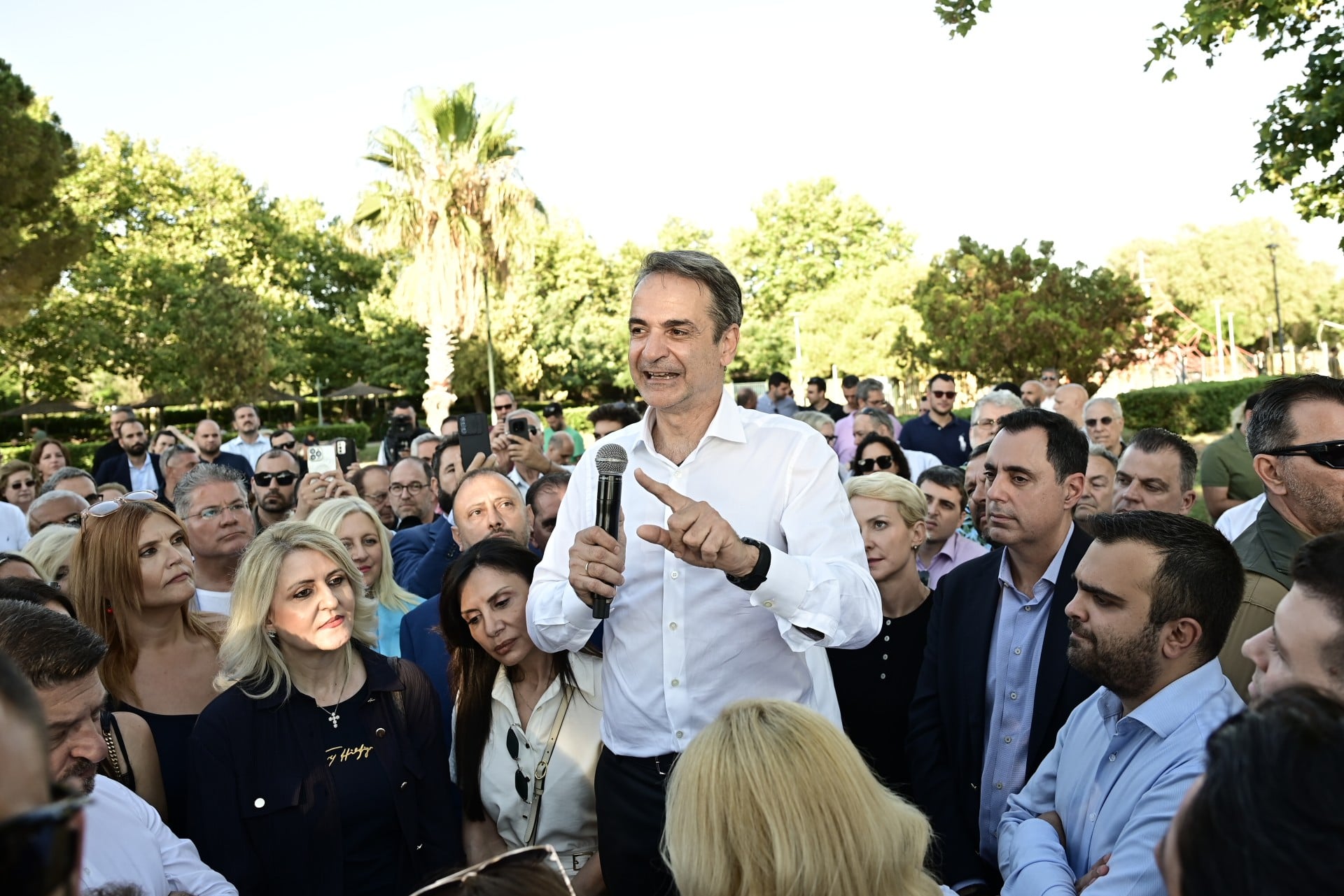 «Εκστρατεία» νομό-νομό ξεκινά η κυβέρνηση – Ποιοι γαλάζιοι… επιστρατεύονται