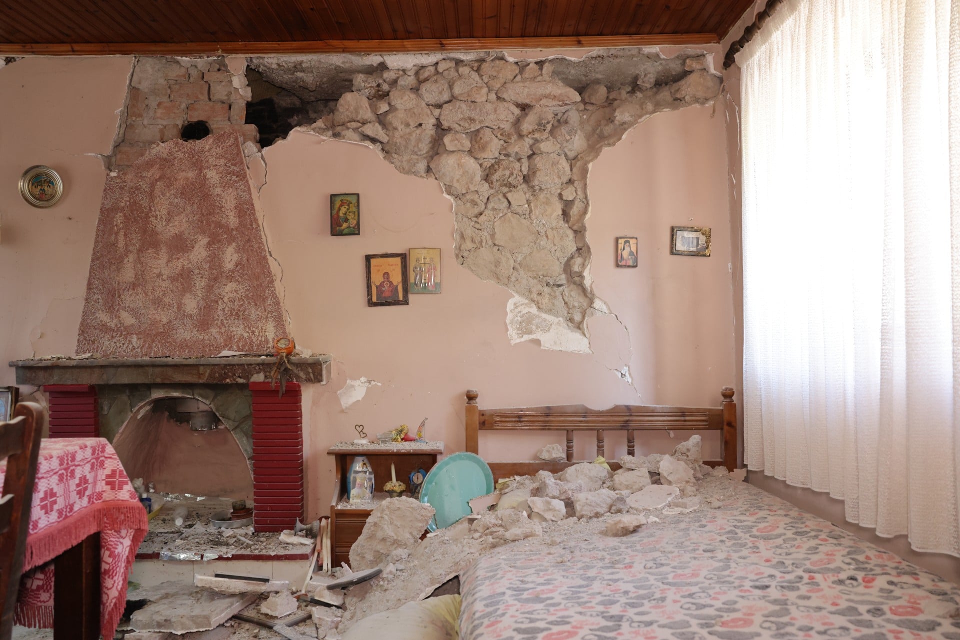 Σμήνος ισχυρών σεισμών έπληξε την Εύβοια: Ζημιές σε σπίτια και κατολισθήσεις