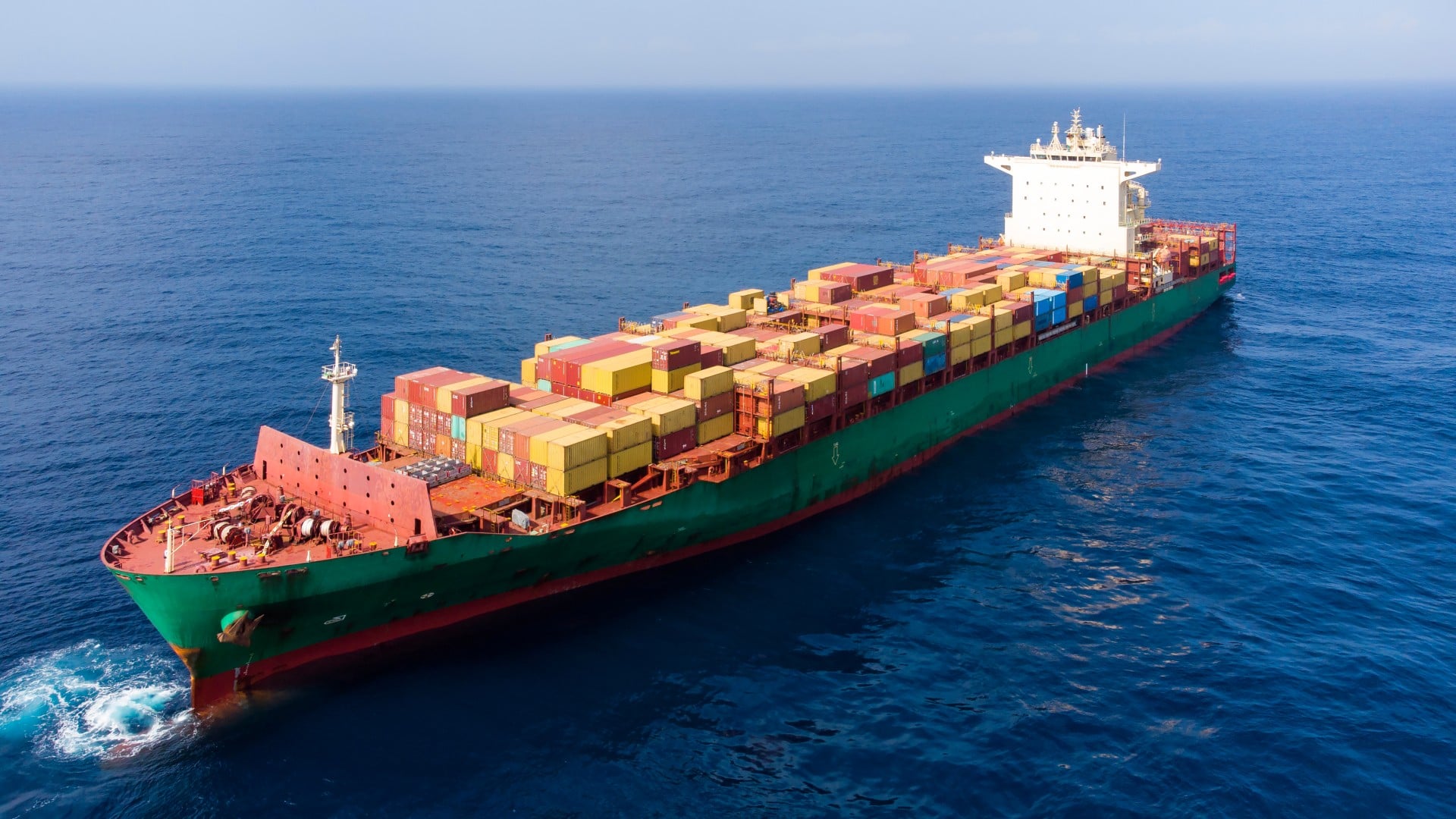 Τα containerships «σκόραραν» πριν ακόμη αρχίσει το Μουντιάλ