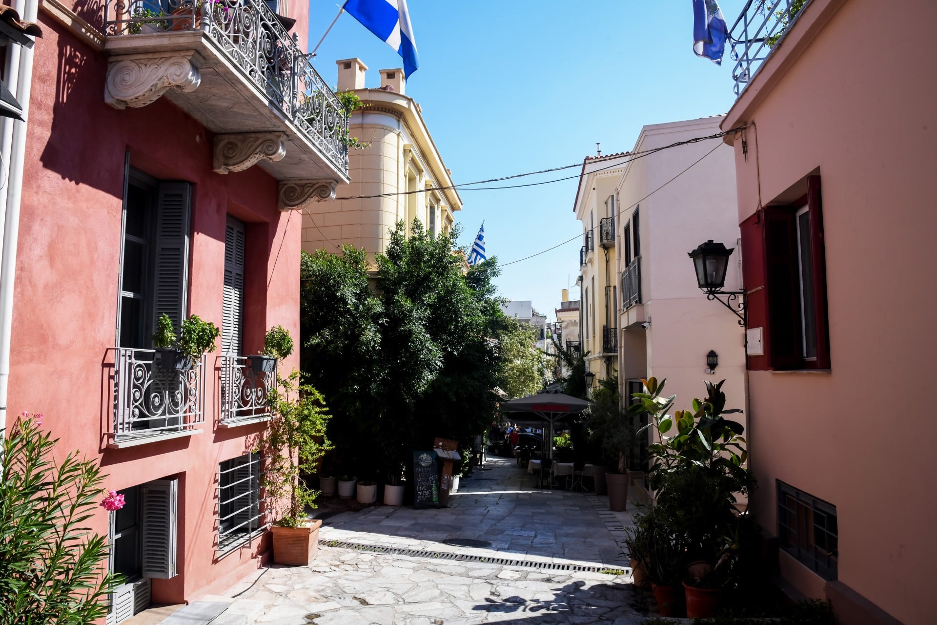 Το ΣτΕ καλείται να αποφασίσει αν μπορούν να λειτουργούν Airbnb στην περιοχή της Πλάκας
