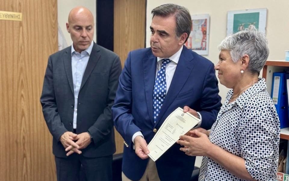Μ. Σχοινάς: Παρέλαβε το πτυχίο του Βαγγέλη Γιακουμάκη και την Παρασκευή θα το παραδώσει στους γονείς του