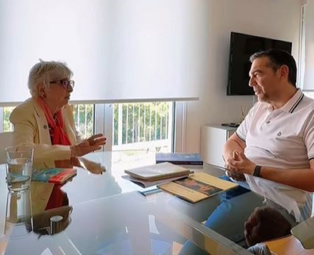 «Τι έκανε η Θεοπούλα στην ΕΛΑΣ; – Θραύση»: Η συνάντηση του Αλέξη Τσίπρα με την Έφη Παπαθεοδώρου (βίντεο)