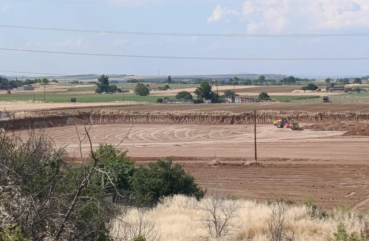 Δικογραφία κατά 10 ατόμων για την απόρριψη 56 φορτίων μπάζων χωρίς άδεια σε Κουφάλια και Πέλλα