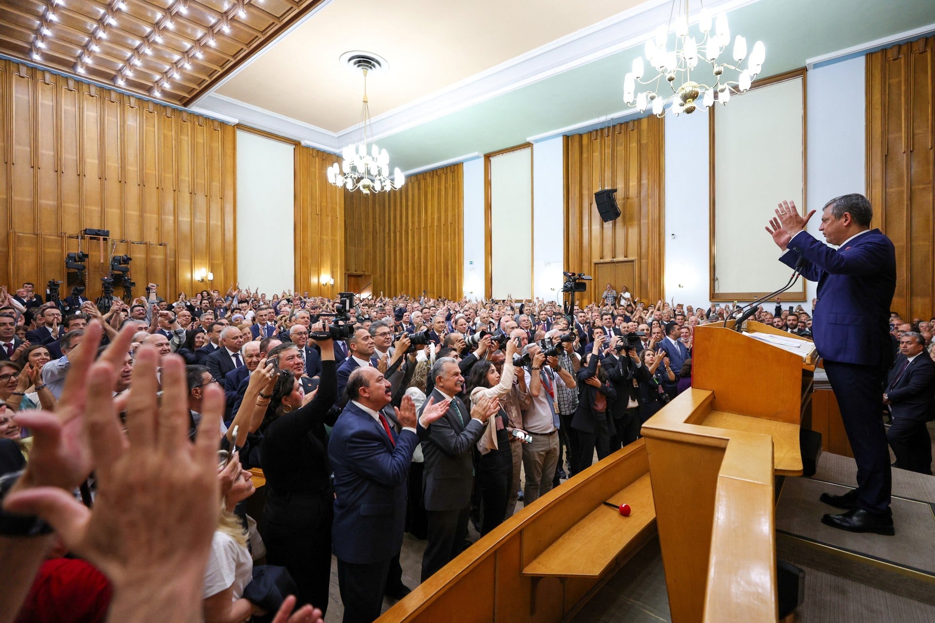 Τουρκία: Ο Οζέλ καταγγέλλει σχέδιο εξουδετέρωσης του CHP – O