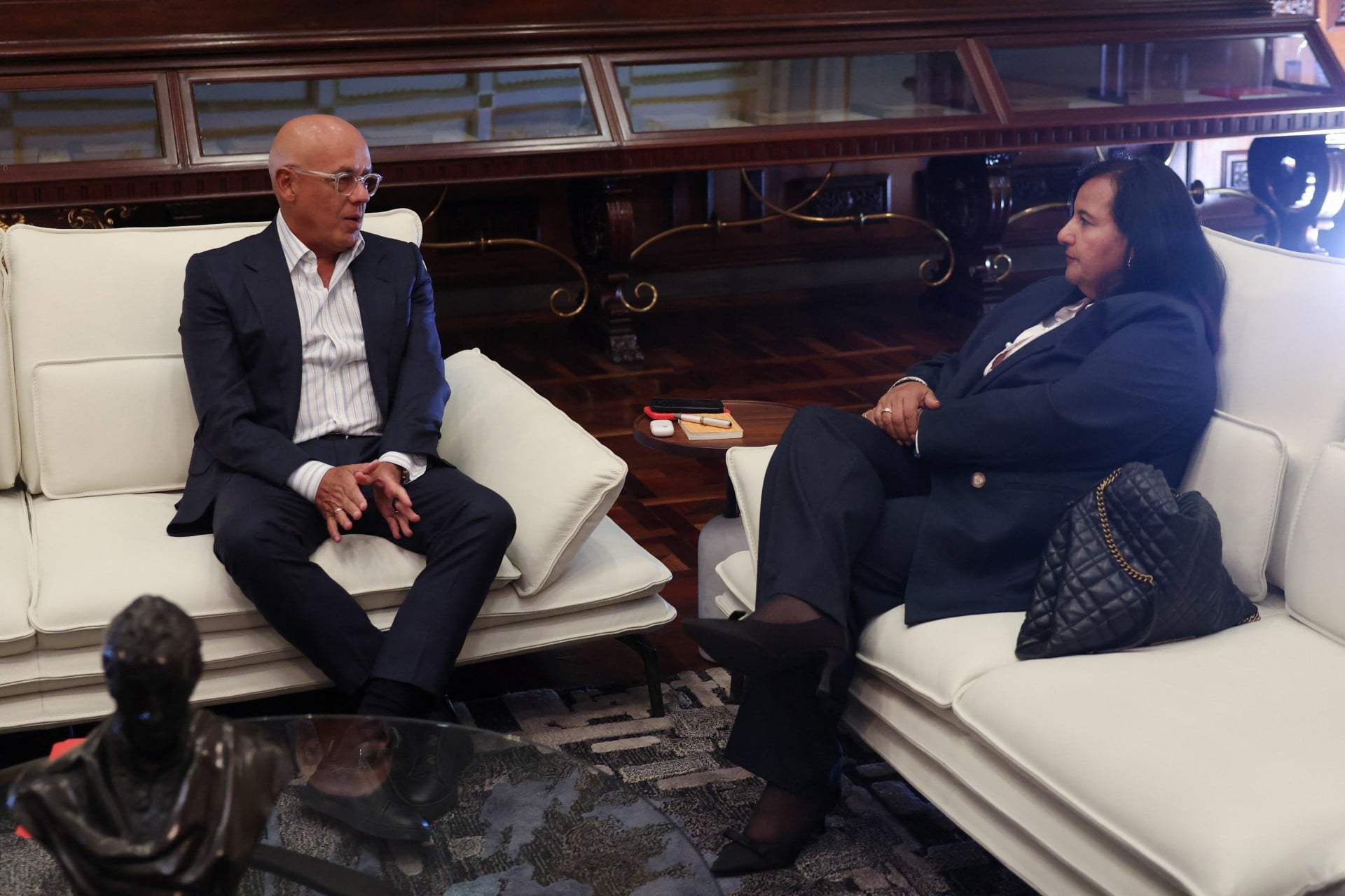 Η ηγέτης της αντιπολίτευσης στη Βενεζουέλα στις ΗΠΑ για συνομιλίες για μια πολιτική μετάβαση