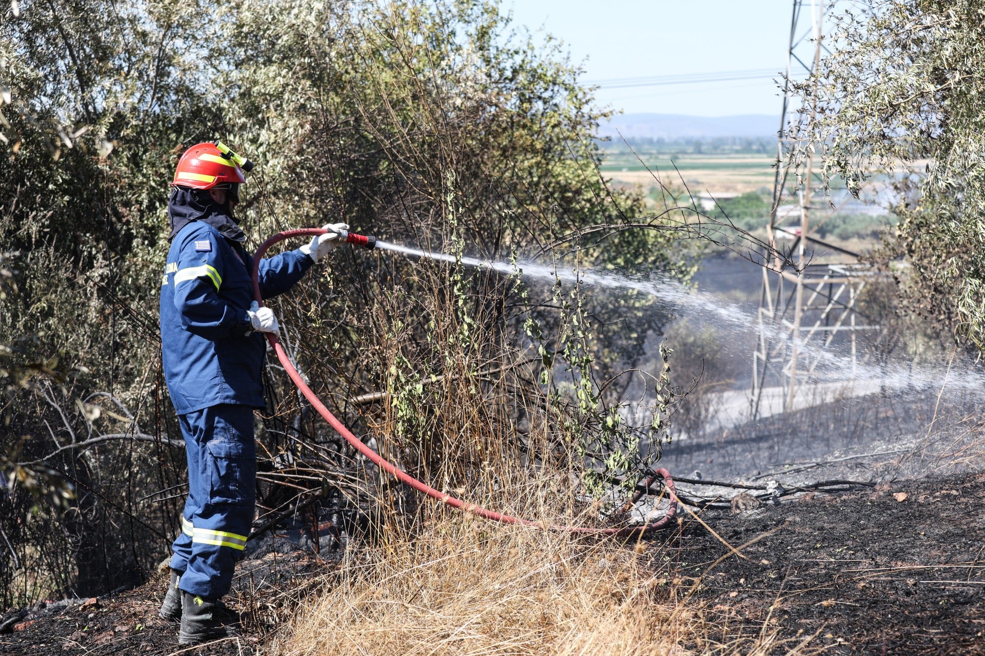 Υπό έλεγχο η φωτιά στην Σταμάτα Αττικής