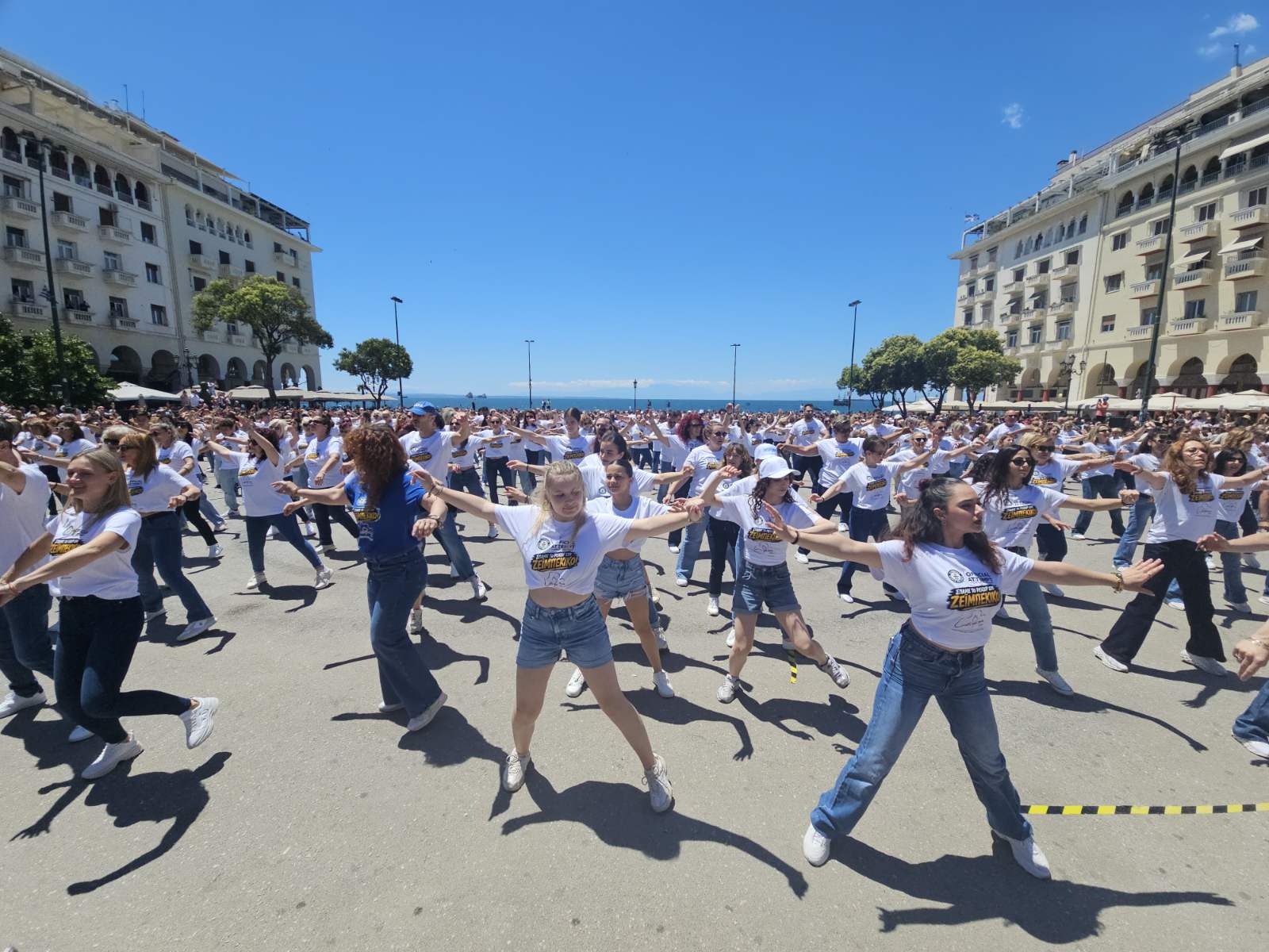 Στο ρεκόρ Γκίνες το…μακρύ ζειμπέκικο της Θεσσαλονίκης, υπό τους ήχους του Κ. Αργυρού