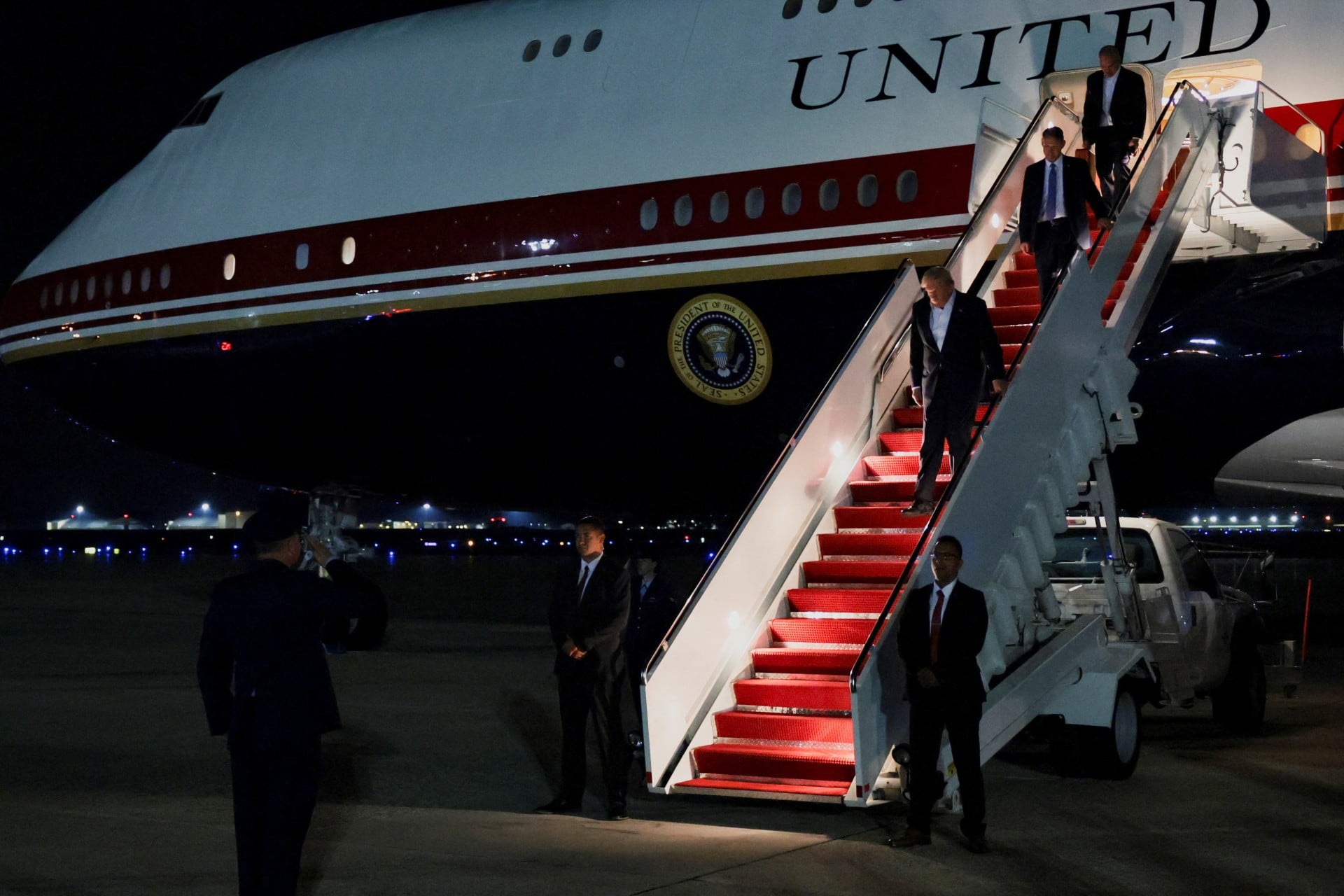 Τραμπ: Έφτασε στην Τουρκία με το νέο Air Force One αλλά έφυγε με το παλιό – Πού οφείλεται η αλλαγή