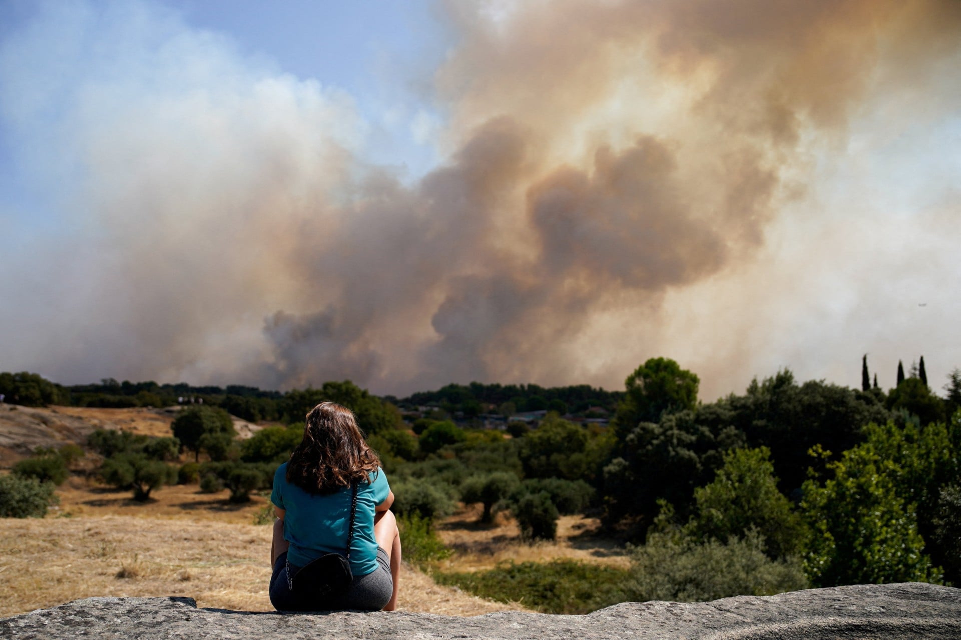 Η μεγαλύτερη πυρκαγιά στην ιστορία της Ισπανίας: «Είμαστε από τραγωδία σε τραγωδία κάθε χρόνο» – Σταθερή η νύχτα στη Γαλλία