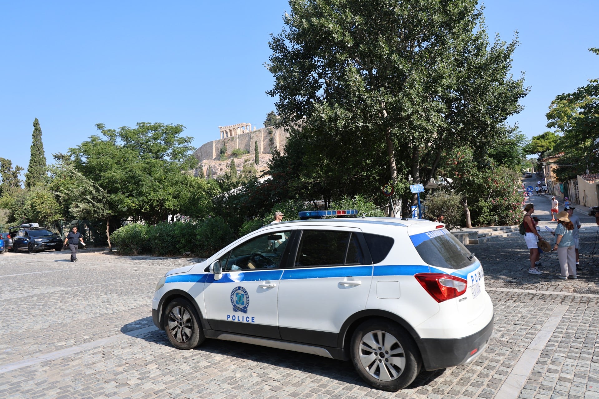 Ακρόπολη: Άνδρας με μαχαίρι επιτέθηκε σε δύο τουρίστες –  Συνελήφθη ο δράστης