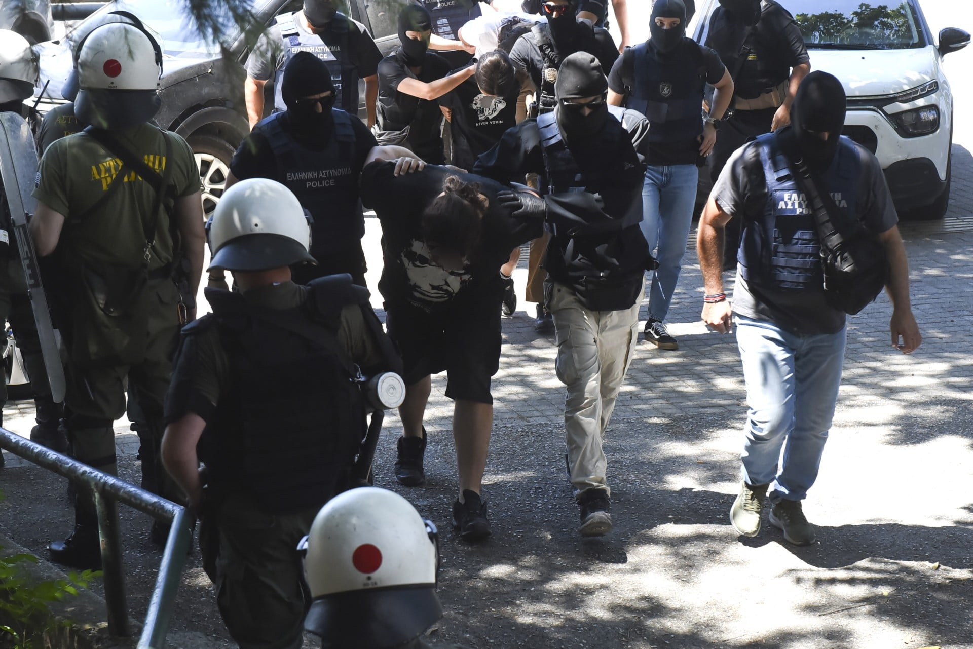 Επίθεση στο σπίτι της Αφροδίτης Νέστορα: Ποινική δίωξη για ανθρωποκτονία και άλλα 4 κακουργήματα διώκονται οι «τρεις»