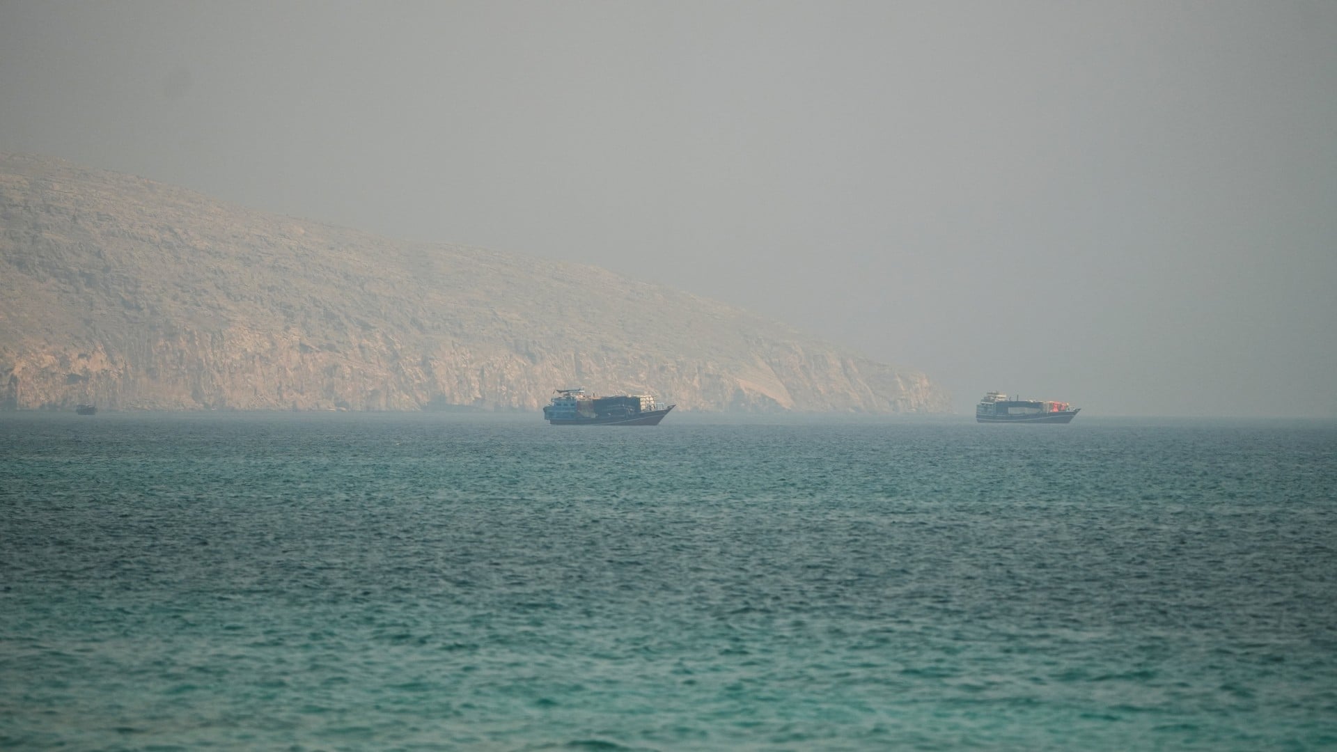 FT: Η DP World σχεδιάζει λιμάνι στην ανατολική ακτή των ΗΑΕ που θα παρακάμπτει το Στενό του Ορμούζ