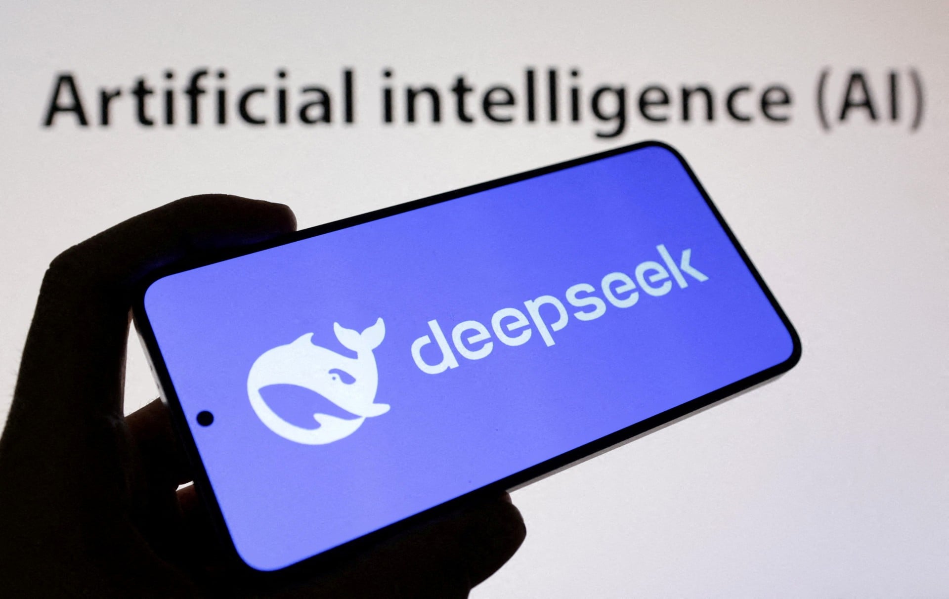 DeepSeek: «Παγώνει» νέα άντληση κεφαλαίων μετά τις διαρροές δηλώσεων του ιδρυτή της