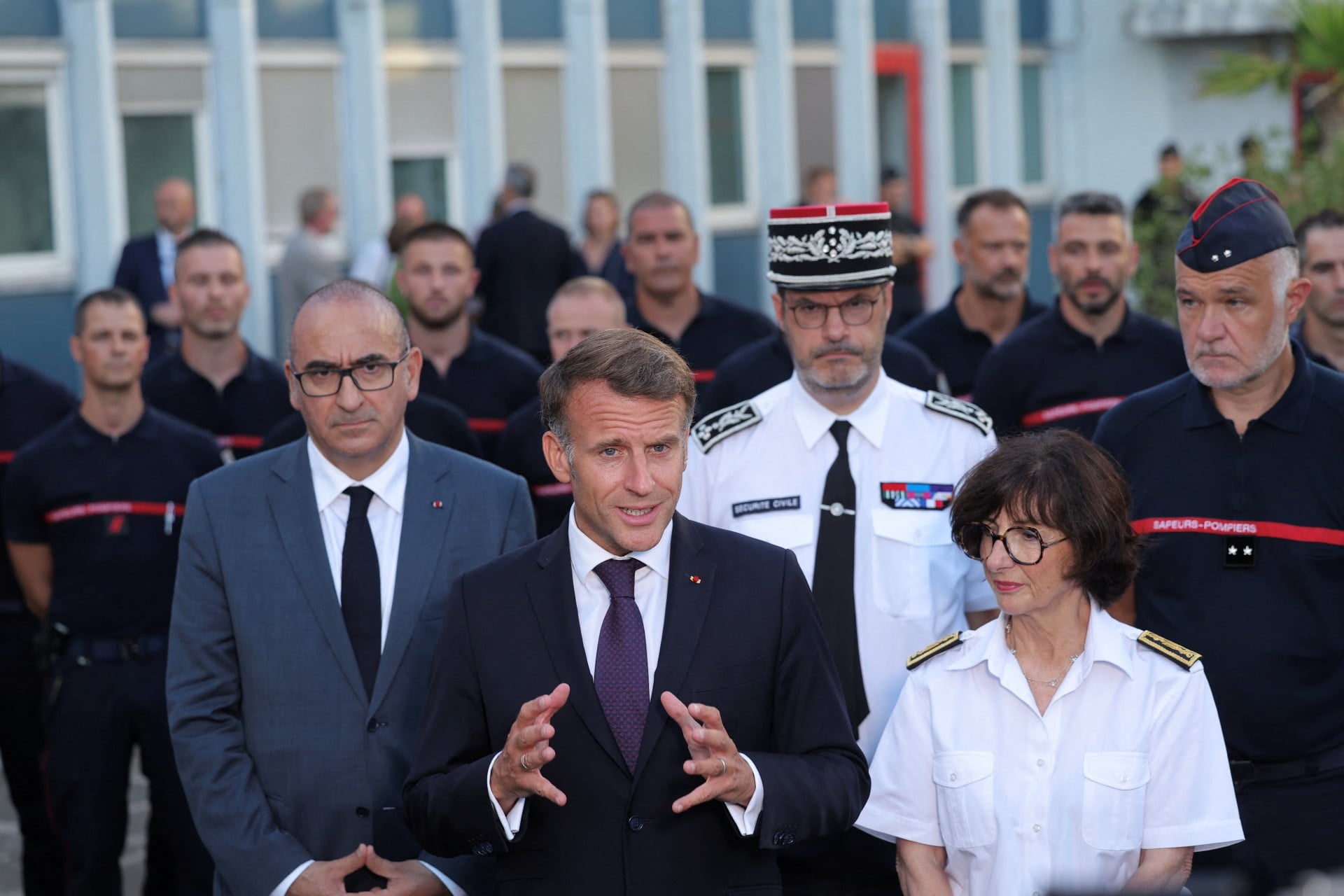 Μακρόν για πυρκαγιές στη Γαλλία: Υπό έλεγχο το πύρινο μέτωπο στον νομό Λαντ