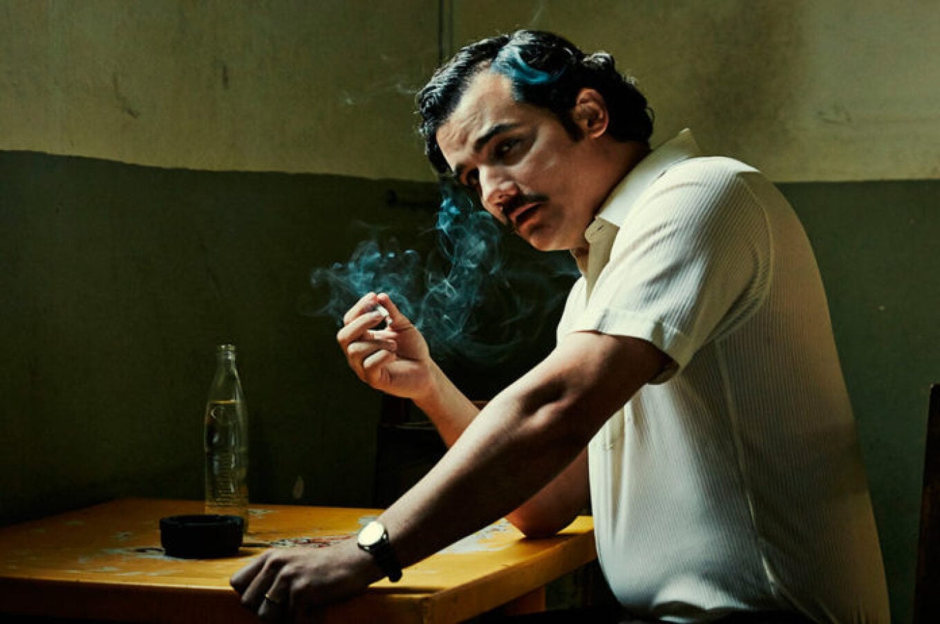 Ο Πάμπλο Εσκομπάρ του «Narcos» φέρνει στην Αθήνα ένα σύγχρονο «λαϊκό δικαστήριο»