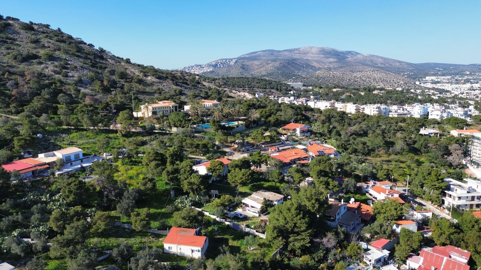 Σε ζενίθ 10ετίας οι ζητούμενες τιμές οικοπέδων στην Αττική