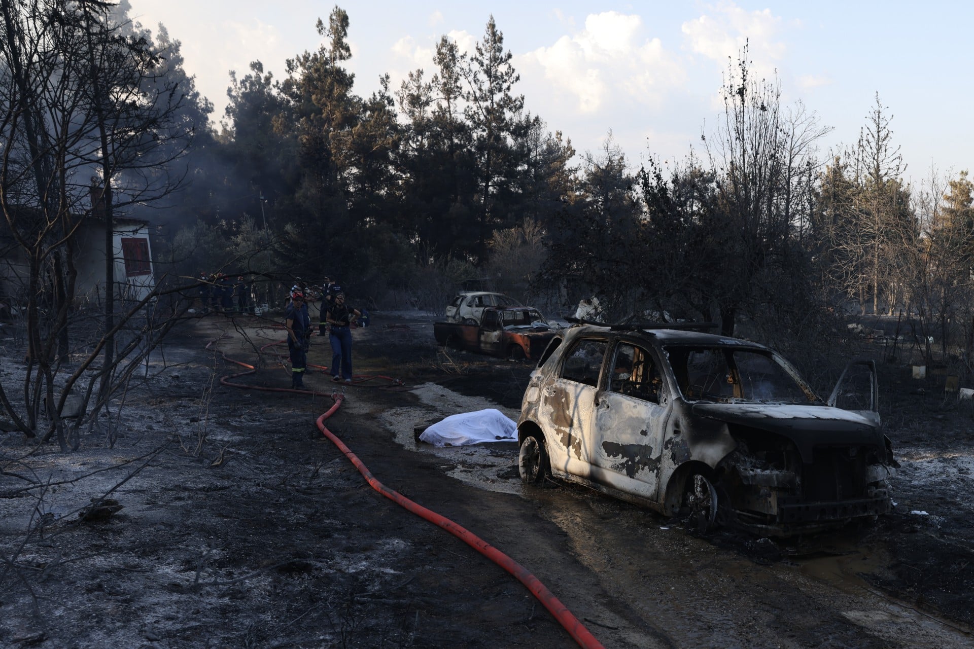 Ωραιόκαστρο: Συγκλονίζει η οικογνειακή τραγωδία – Κορυφώνεται η αγωνία για τον 12χρονο, αναμένονται οι απαντήσεις για τη δεύτερη σορό