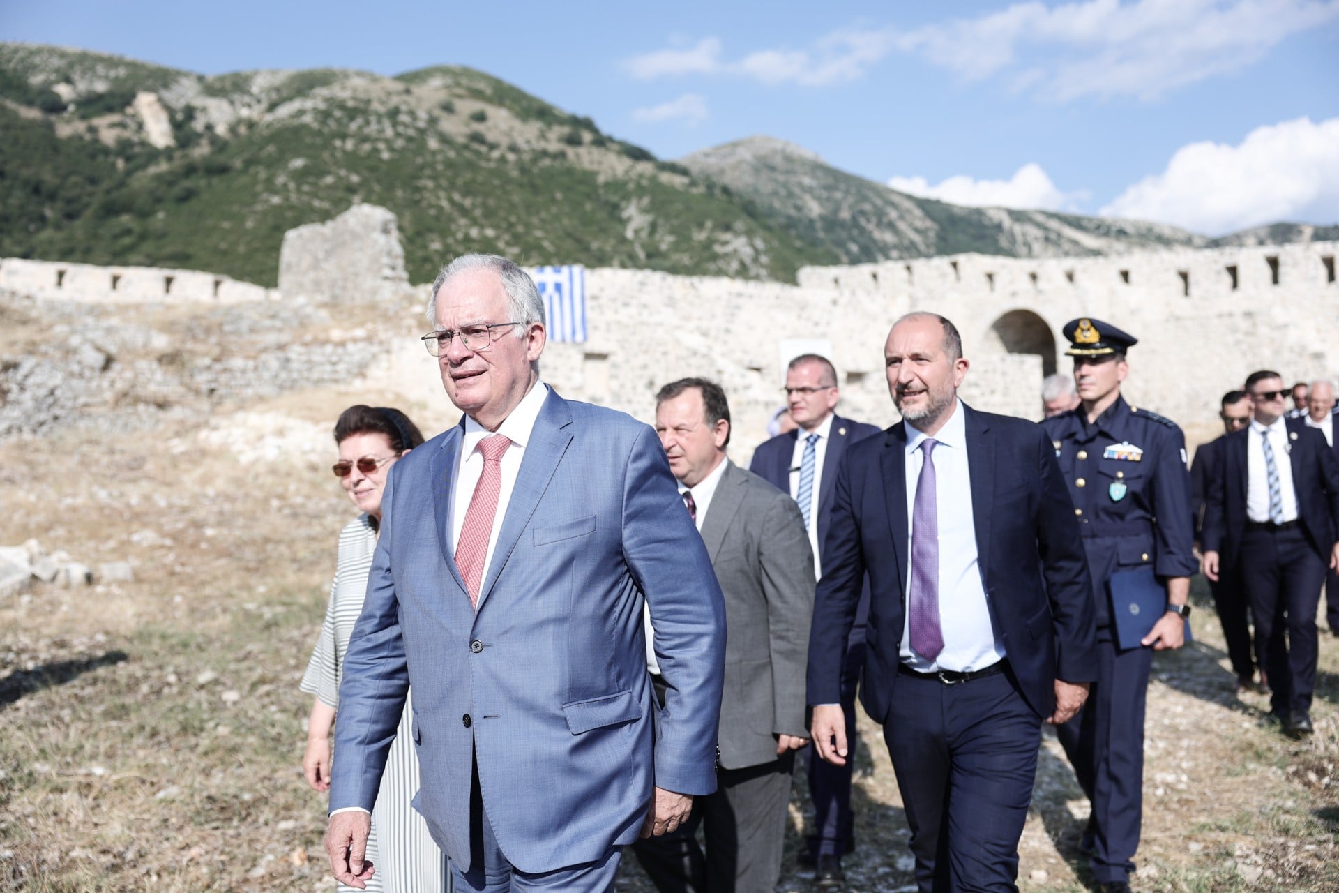 Ο ΠτΔ εγκαινίασε το έργο αποκατάστασης και ανάδειξής του Κάστρου της Κιάφας στο Σούλι