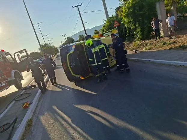 Χανιά: Τροχαίο με ασθενοφόρο – Νεκρός από ανακοπή ο ασθενής