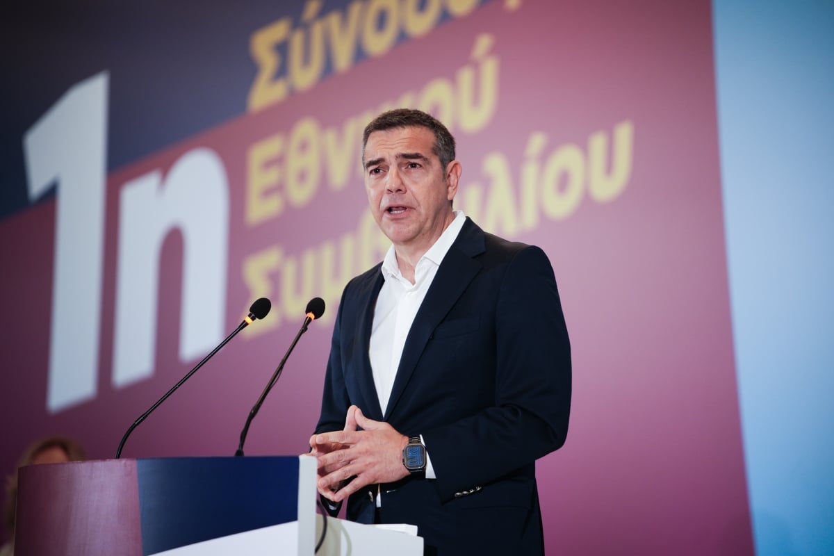 Αλ. Τσίπρας στο Politico: Η Ελλάδα πρέπει να «ψυχράνει» την υπερβολικά στενή σχέση της με το MAGA