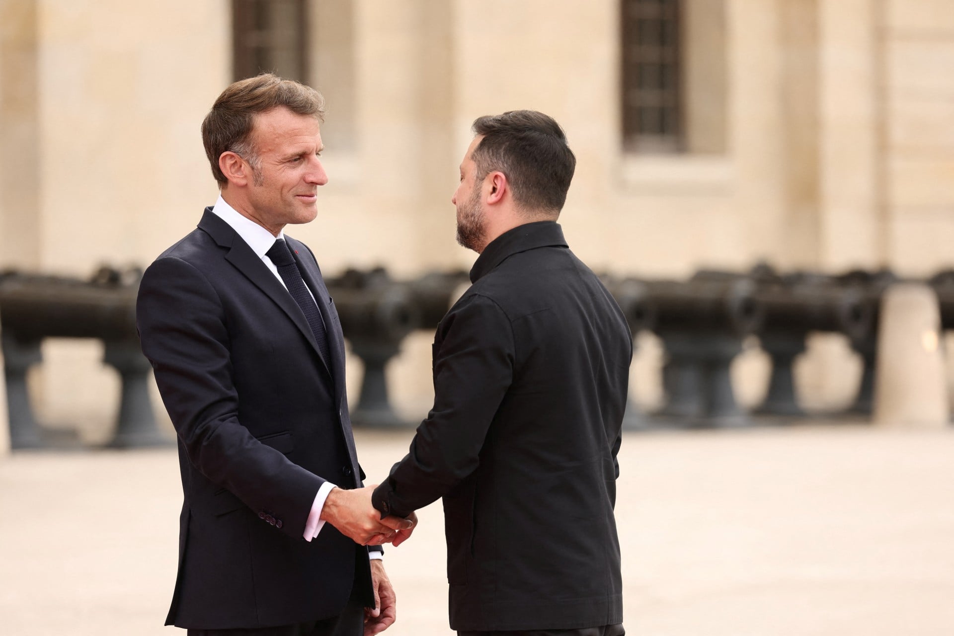 Μακρόν: 16 Rafale και αντιαεροπορικά συστήματα στην Ουκρανία